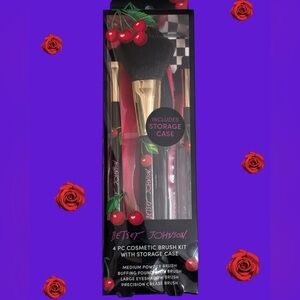 NEW Betsey Johnson 4 Piece Cosmetic Brush Kit with Storage Case